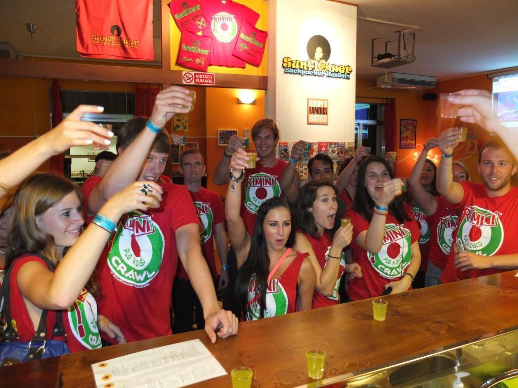 Sunflower Beach Backpacker Hostel & Bar Rimini Luaran gambar