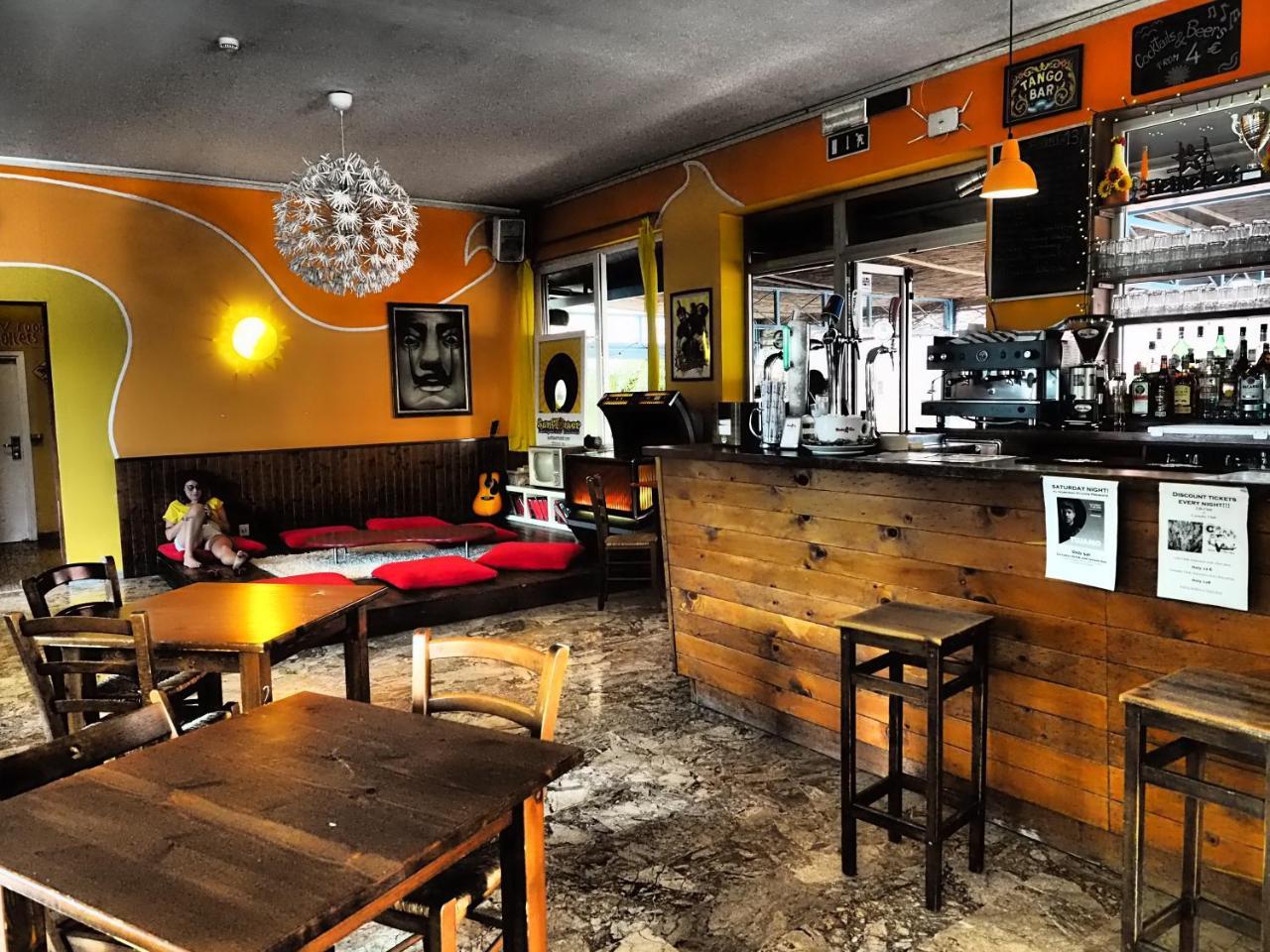 Sunflower Beach Backpacker Hostel & Bar Rimini Luaran gambar